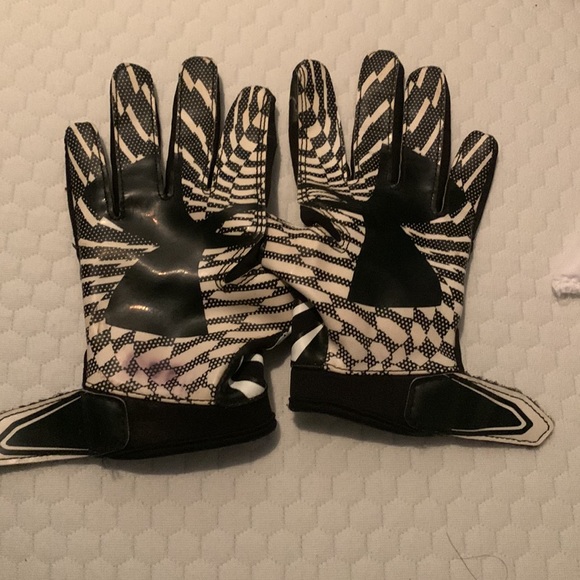Football gloves - Picture 2 of 2